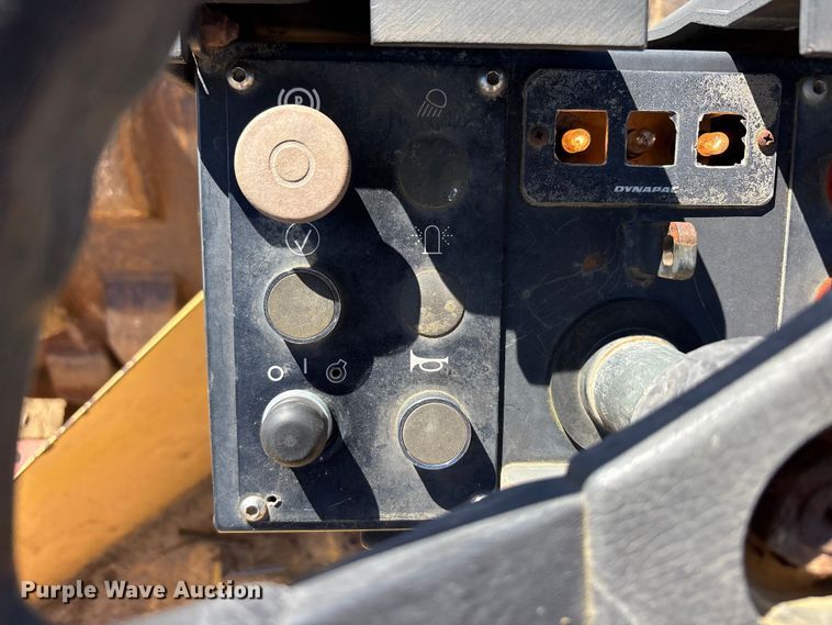 image for item EA7957 2005 Dynapak CA250PD single drum vibratory roller