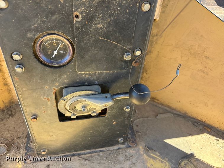 image for item EA7957 2005 Dynapak CA250PD single drum vibratory roller