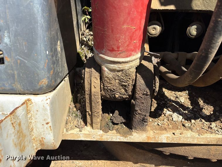 image for item EA7958 Link-Belt 210X2 excavator