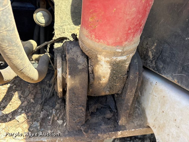 image for item EA7958 Link-Belt 210X2 excavator