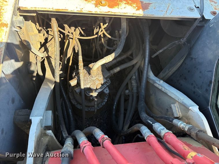 image for item EA7958 Link-Belt 210X2 excavator