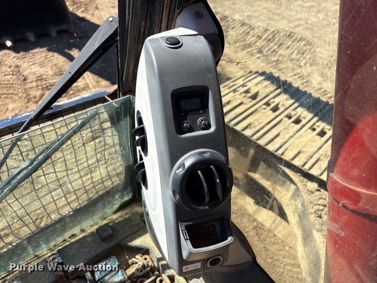 image for item EA7958 Link-Belt 210X2 excavator