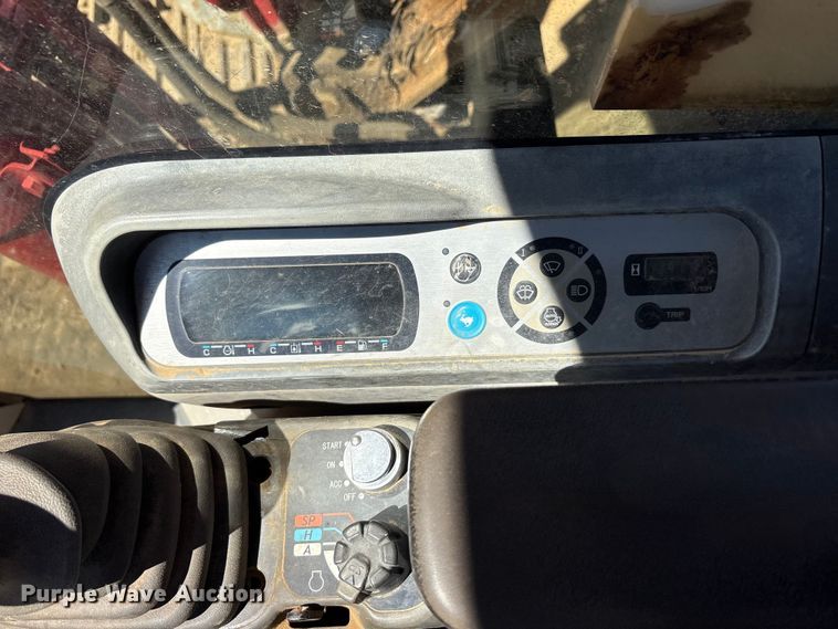 image for item EA7958 Link-Belt 210X2 excavator