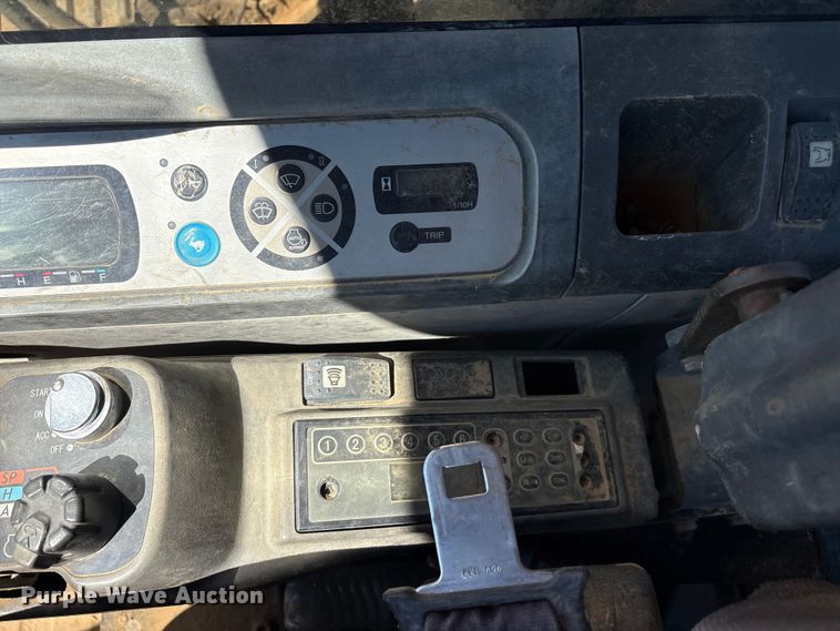 image for item EA7958 Link-Belt 210X2 excavator