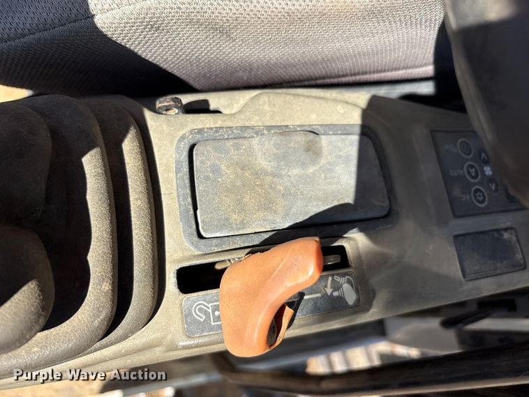 image for item EA7958 Link-Belt 210X2 excavator