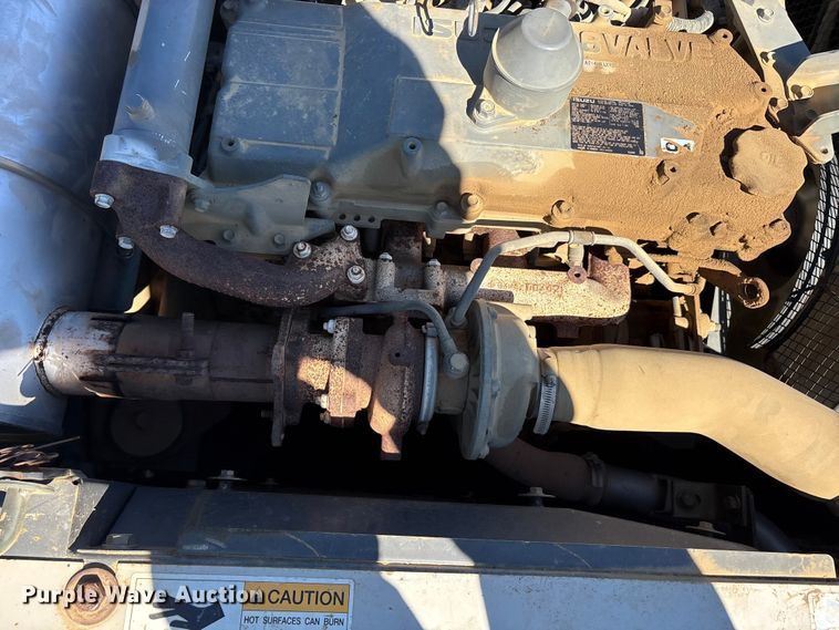 image for item EA7958 Link-Belt 210X2 excavator