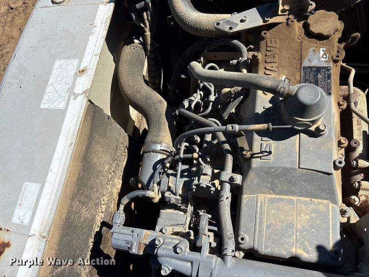 image for item EA7958 Link-Belt 210X2 excavator