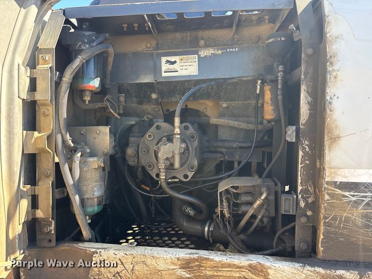 image for item EA7958 Link-Belt 210X2 excavator