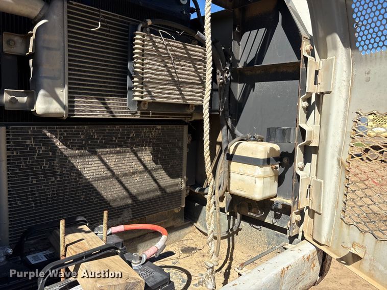 image for item EA7958 Link-Belt 210X2 excavator