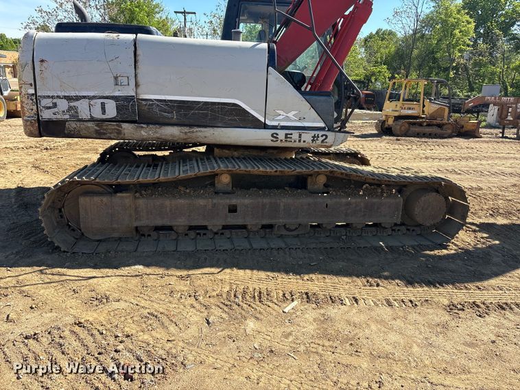 image for item EA7958 Link-Belt 210X2 excavator