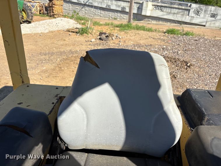 image for item EA7959 1999 John Deere 450H LGP dozer