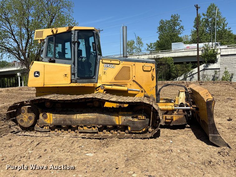image for item EA7964 2005 John Deere 850J LGP dozer