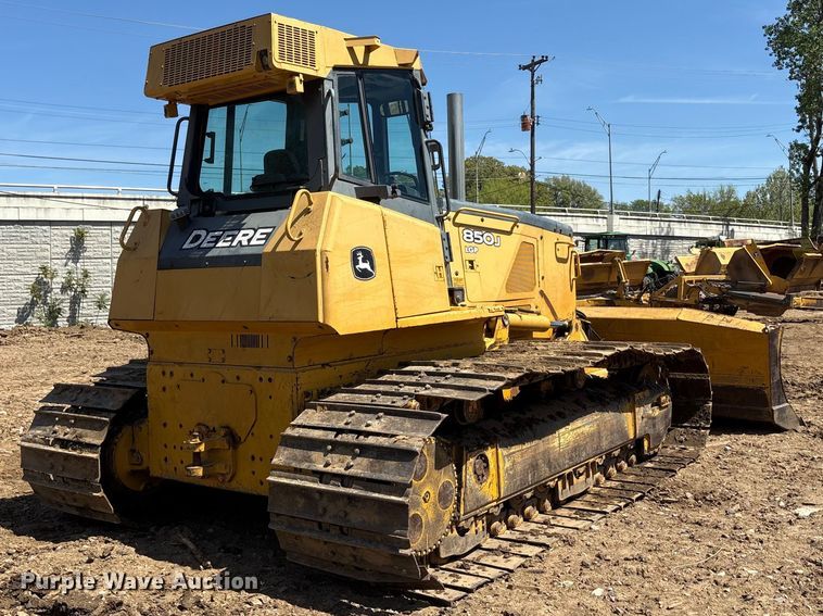 image for item EA7964 2005 John Deere 850J LGP dozer