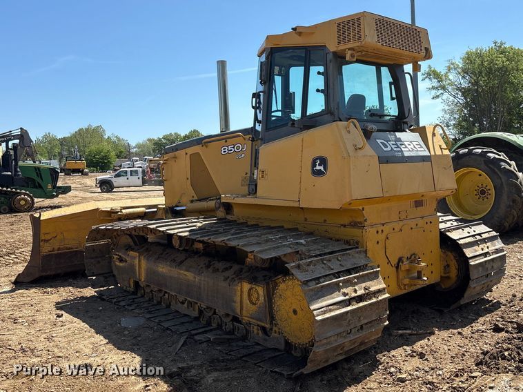 image for item EA7964 2005 John Deere 850J LGP dozer