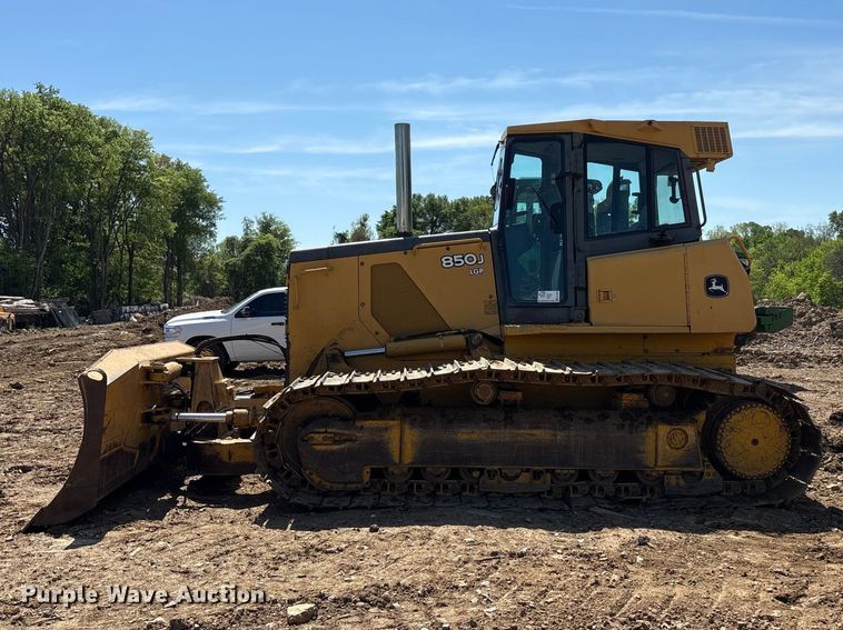 image for item EA7964 2005 John Deere 850J LGP dozer