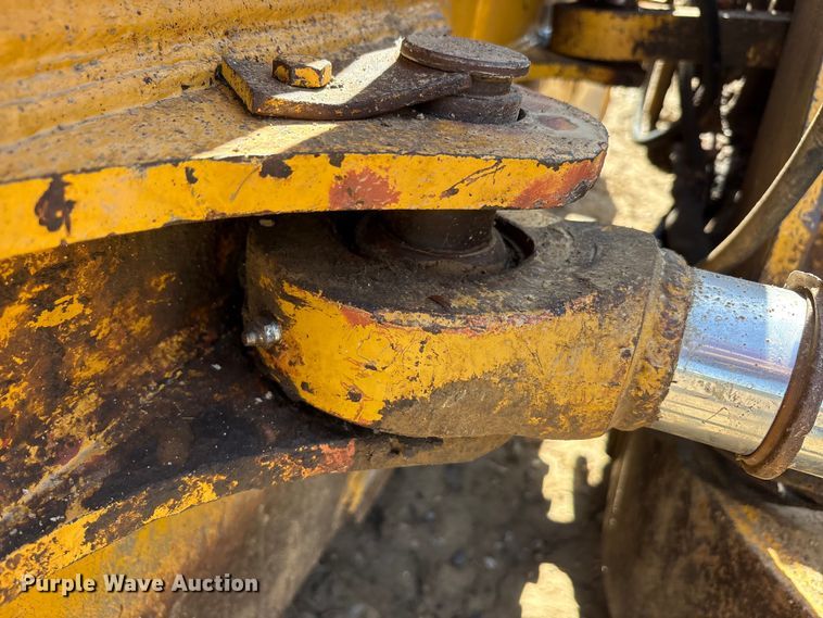 image for item EA7964 2005 John Deere 850J LGP dozer