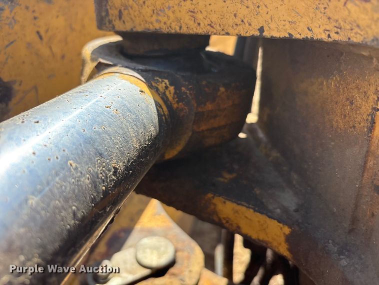 image for item EA7964 2005 John Deere 850J LGP dozer