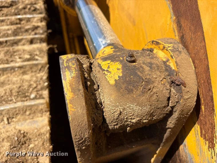 image for item EA7964 2005 John Deere 850J LGP dozer