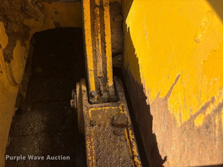 image for item EA7964 2005 John Deere 850J LGP dozer