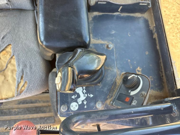 image for item EA7964 2005 John Deere 850J LGP dozer