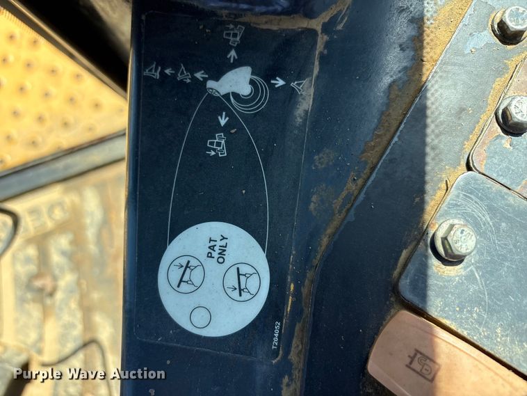 image for item EA7964 2005 John Deere 850J LGP dozer