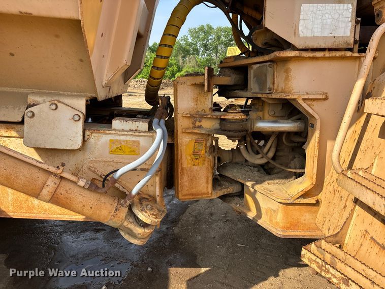 image for item EA7967 1999 Bell B40C articulated haul truck