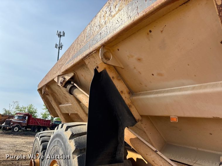 image for item EA7967 1999 Bell B40C articulated haul truck