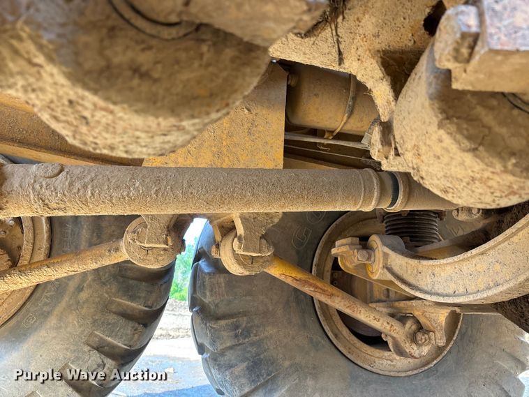 image for item EA7967 1999 Bell B40C articulated haul truck