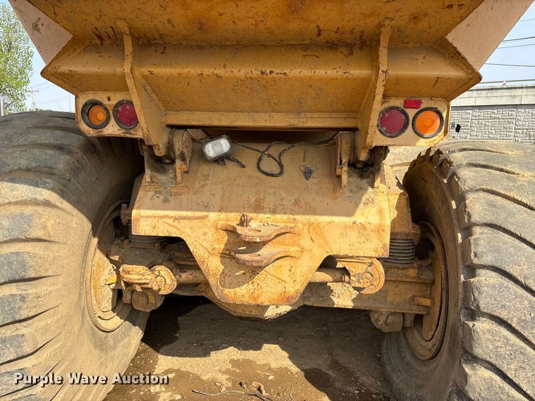 image for item EA7967 1999 Bell B40C articulated haul truck