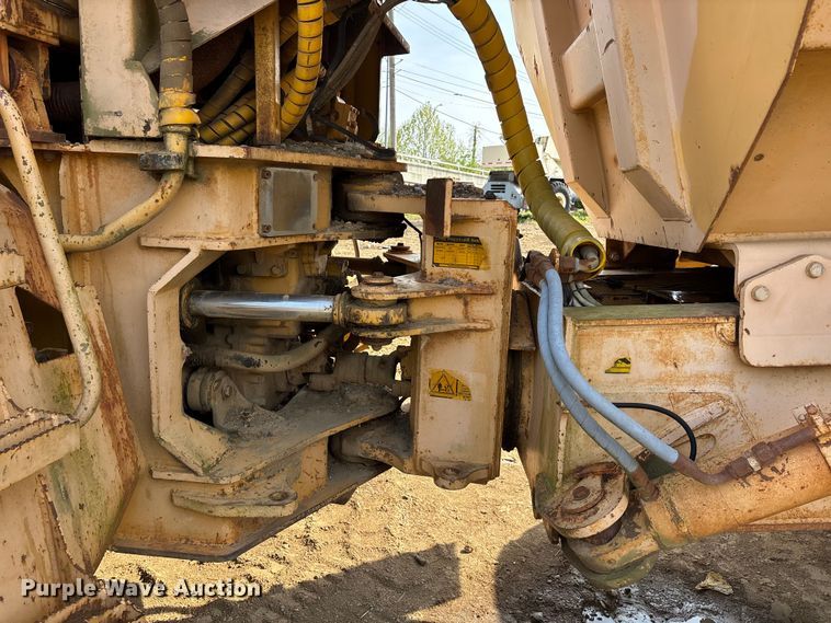 image for item EA7967 1999 Bell B40C articulated haul truck