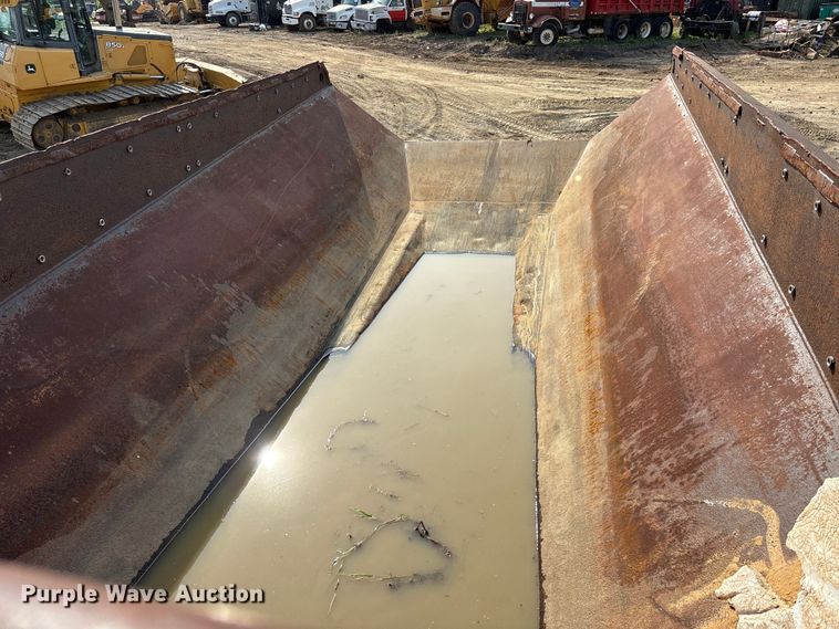 image for item EA7967 1999 Bell B40C articulated haul truck