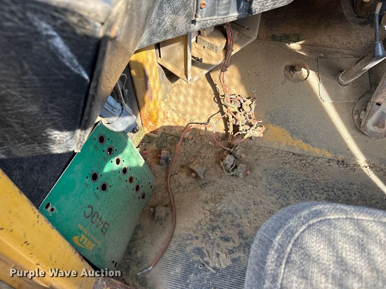 image for item EA7967 1999 Bell B40C articulated haul truck