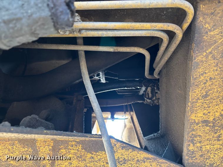 image for item EA7967 1999 Bell B40C articulated haul truck