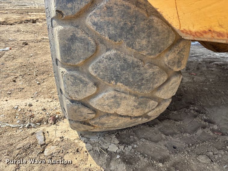 image for item EA7967 1999 Bell B40C articulated haul truck