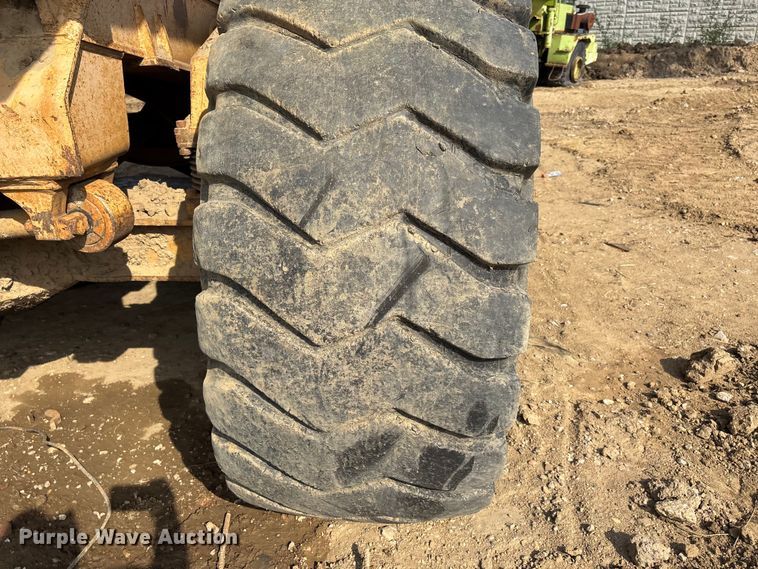 image for item EA7967 1999 Bell B40C articulated haul truck