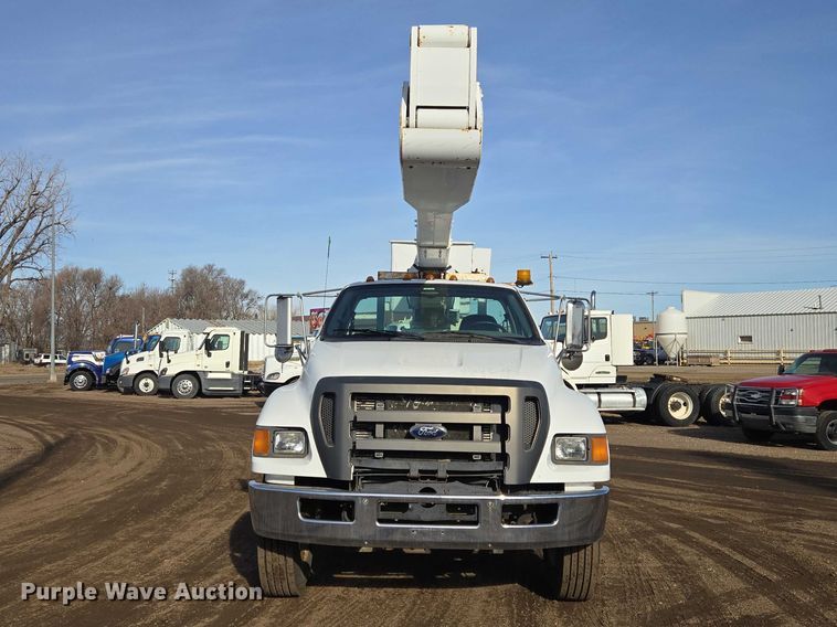 image for item EB1370 2007 Ford F750 Super Duty bucket truck