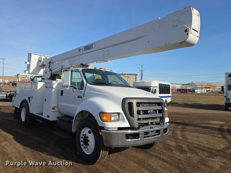 image for item EB1370 2007 Ford F750 Super Duty bucket truck