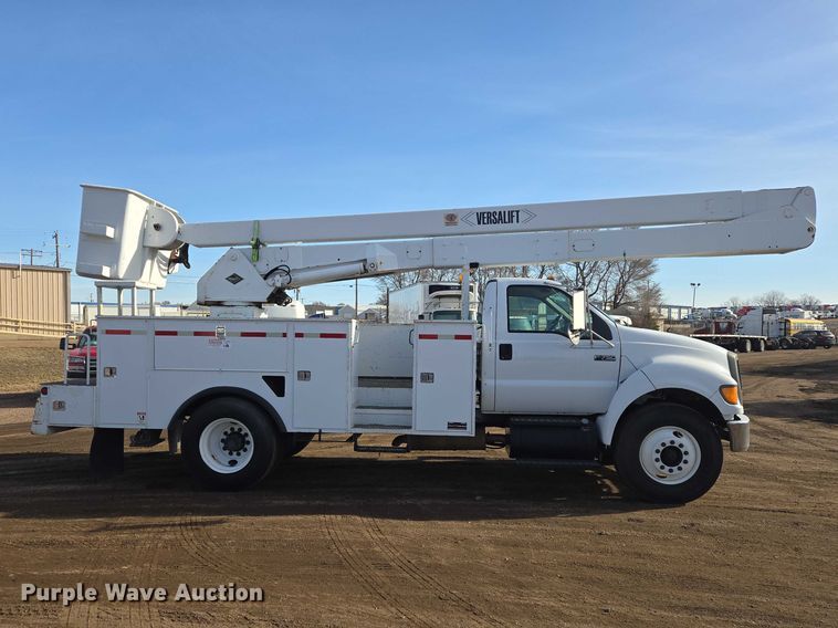 image for item EB1370 2007 Ford F750 Super Duty bucket truck