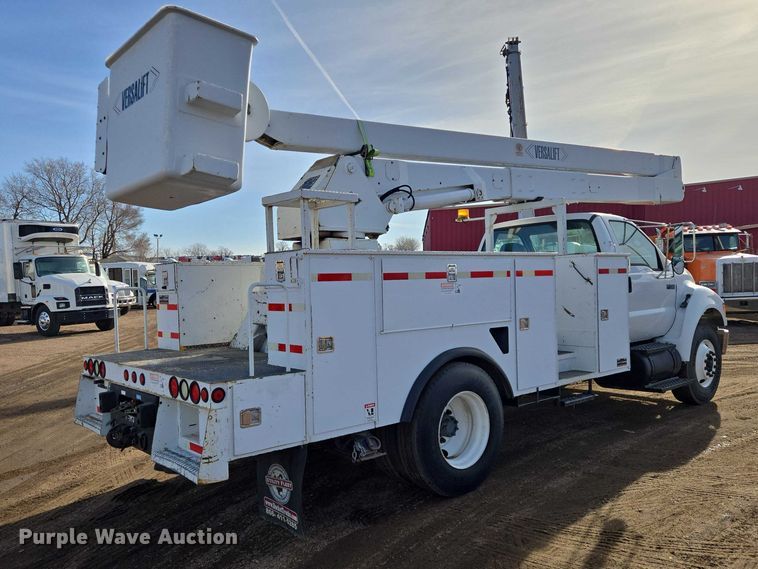image for item EB1370 2007 Ford F750 Super Duty bucket truck