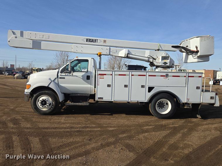image for item EB1370 2007 Ford F750 Super Duty bucket truck