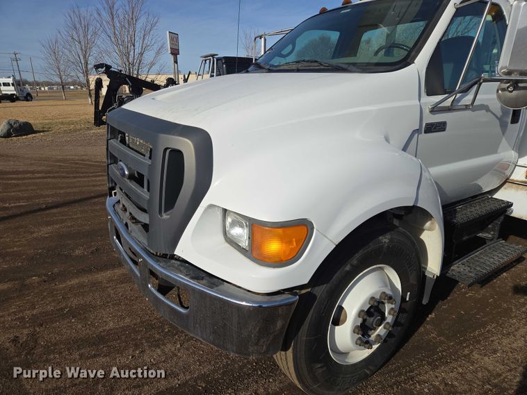 image for item EB1370 2007 Ford F750 Super Duty bucket truck