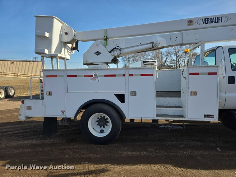 image for item EB1370 2007 Ford F750 Super Duty bucket truck