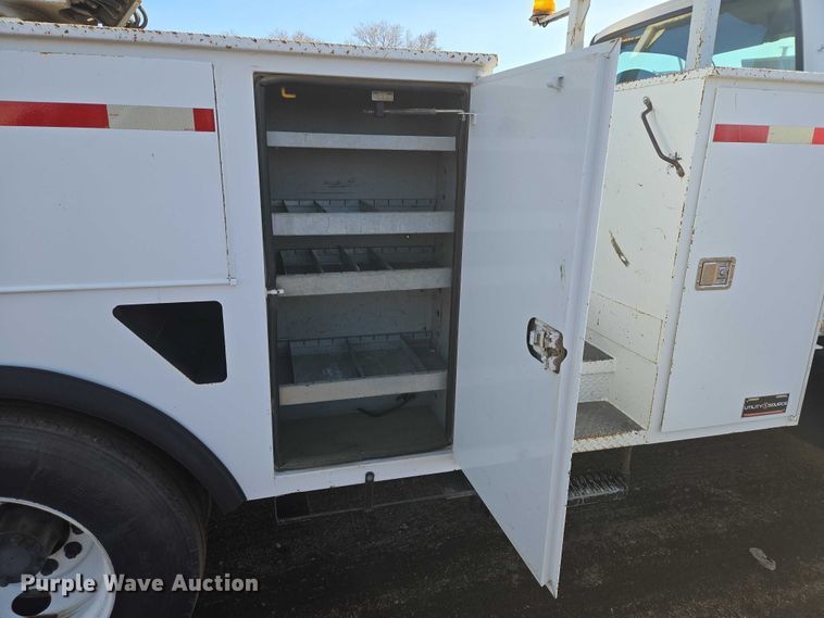 image for item EB1370 2007 Ford F750 Super Duty bucket truck