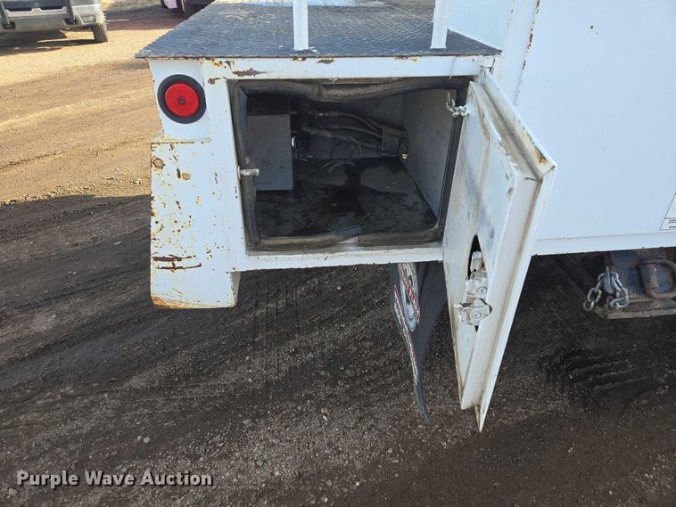 image for item EB1370 2007 Ford F750 Super Duty bucket truck