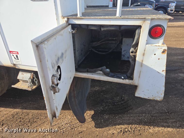image for item EB1370 2007 Ford F750 Super Duty bucket truck