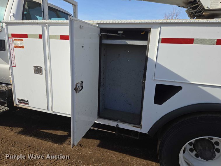 image for item EB1370 2007 Ford F750 Super Duty bucket truck