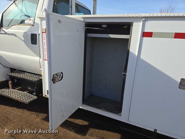 image for item EB1370 2007 Ford F750 Super Duty bucket truck