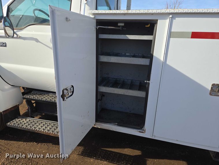 image for item EB1370 2007 Ford F750 Super Duty bucket truck