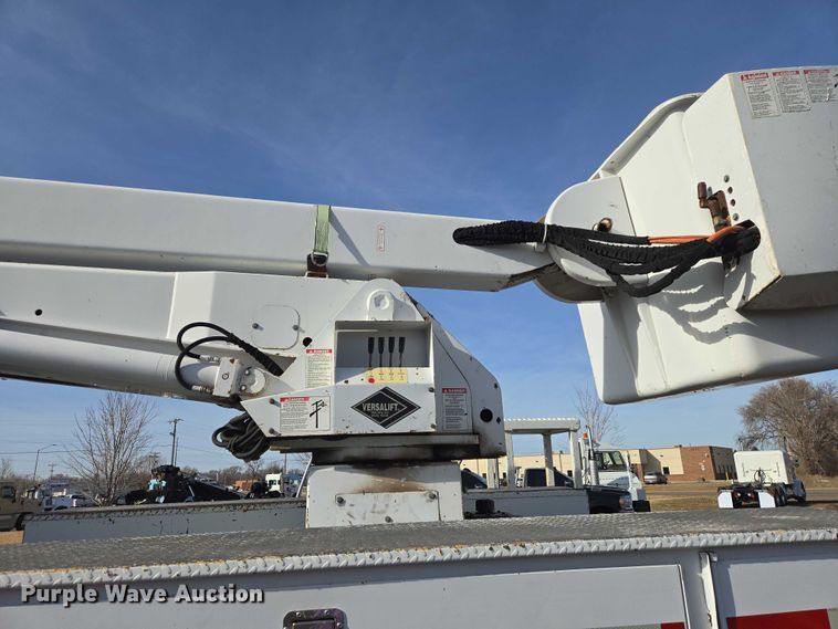 image for item EB1370 2007 Ford F750 Super Duty bucket truck