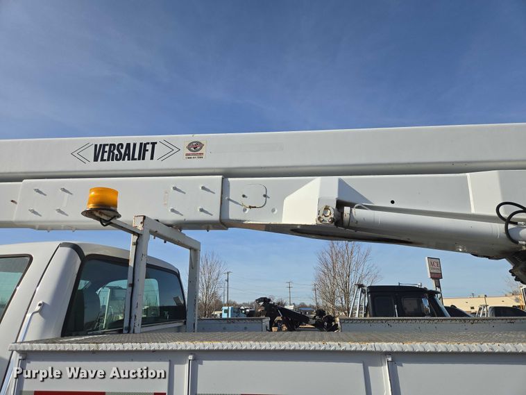 image for item EB1370 2007 Ford F750 Super Duty bucket truck
